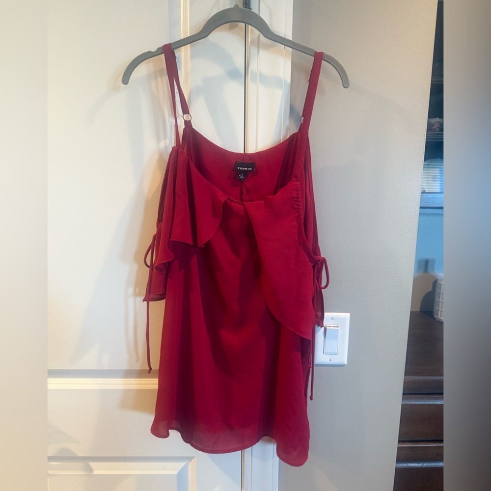 Women's wine colored cold shoulder Torrid 1